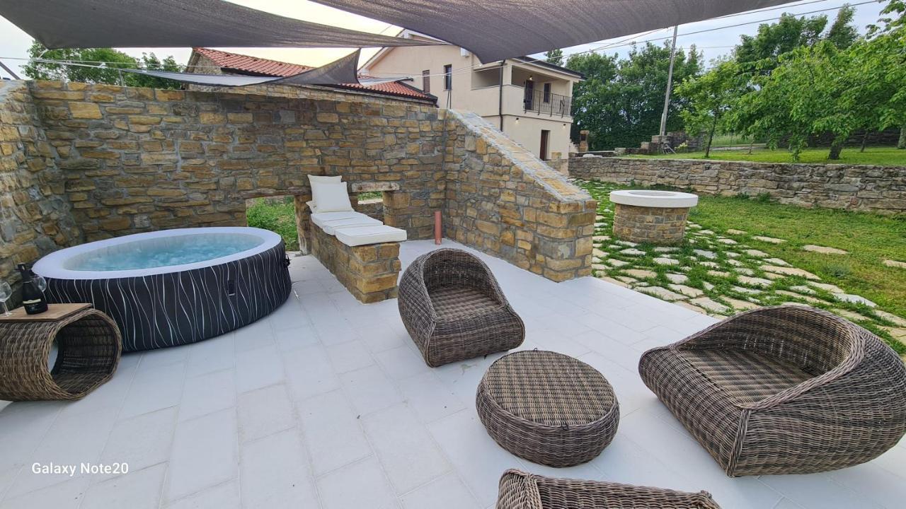 Hisa Kapis With Hot Tube Apartment Koper Luaran gambar