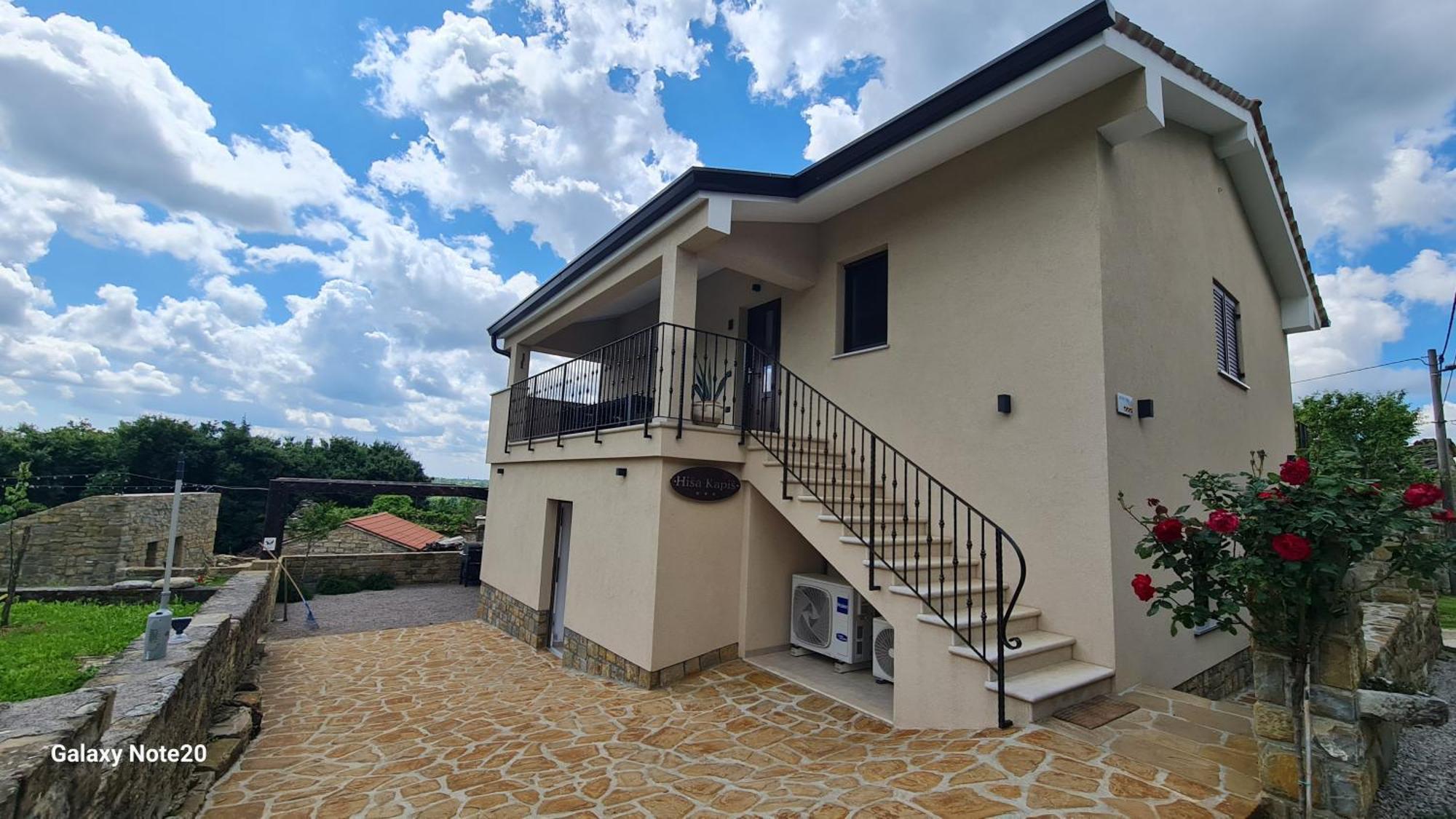 Hisa Kapis With Hot Tube Apartment Koper Luaran gambar